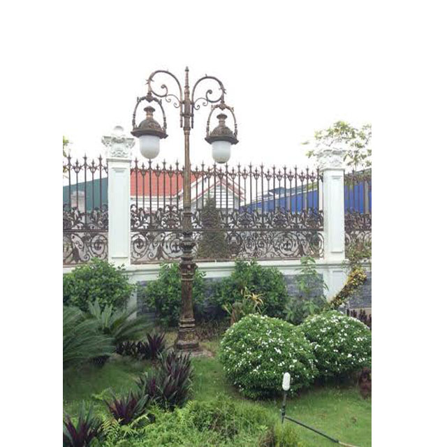 Cột đèn sư tử